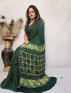 Traditional Indian Women's Cotton <b>Saree</b> <b>Red</b> With Embroidered Pattern Floor-Length Loose Fit For Wedding All Seasons - Product Image 4