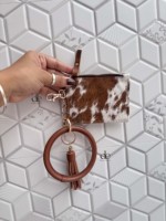 Kedatangan Baru Dompet Kartu ATM Kulit Sapi Asli dengan Logo Kustom, Dilengkapi Gantungan Kunci, Gelang, Rumbai, Dompet Koin & Wristlet Ringkas