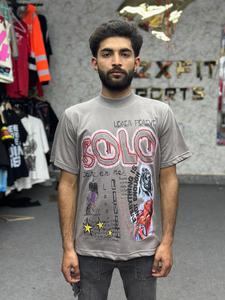 Camiseta de Manga Corta para Hombre, Estilo Nuevo, Diseño Moderno, con Letras Estampadas en la Parte Delantera, Color Gris, Cuello Redondo, Corte Regular, 100% Algodón, Secado Rápido - Product Image 1