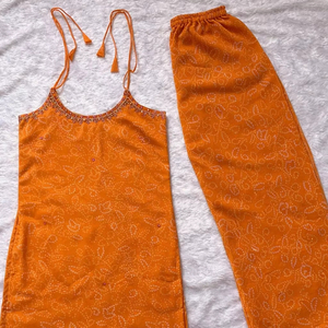 ชุดคุรตีที่สง่างาม ออกแบบมาเพื่อความสบายไร้กังวลและความสง่างามในทุกๆ วัน เหมาะสำหรับการสวมใส่ในโอกาสสบายๆ และชุดสำหรับงานเทศกาลที่ผ่อนคลาย - Product Image 1