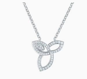 สร้อยคอรูปปมเซลติกประดับเพชรทรงกลมและทรงมาร์คีส์แบบฝังเพชร Trefoil Diamond Pave พรีเมียม รับรองคุณภาพจากห้องปฏิบัติการ สำหรับเธอ ทำจากทองคำขาว - Product Image 3