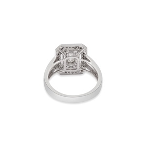 แหวนทองคำขาว 18k รูปทรงมรกตประดับเพชรทรงบาแกตต์แบบวงแหวนแหวก ยี่ห้อ Memoria Jewels ขายส่ง - Product Image 3