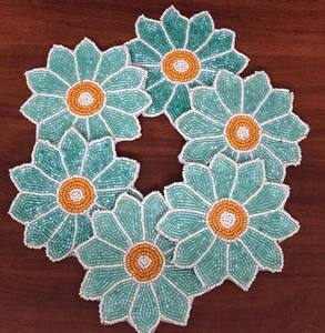 Sous-verre élégant fait main avec broderie perlée, perles vibrantes, motif unique et travail de fil fin - Product Image 3