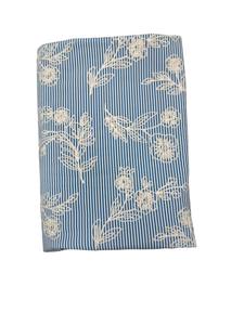 Tissu brodé en coton rayé bleu et blanc de qualité supérieure – Motif floral blanc sur fond rayé pour la confection de vêtements - Product Image 5