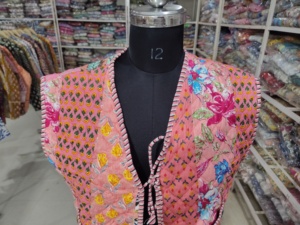 Chaleco Acolchado de Algodón con Flores Rosas, Cierre de Cordones Bordado a Mano, Chaqueta de Mujer Estilo Primavera, REGALO PARA ELLA - Product Image 4