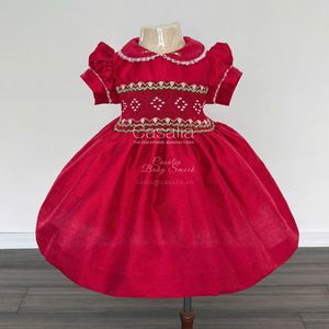 Vestido Navideño Tipo Smock para Niñas Casalia, Vestido Línea A con Bordado, Cuello Peter Pan, Manga Abullonada, Vestido Rojo Sólido Mini para Invierno - Product Image 1