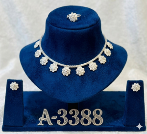 ชุดเครื่องประดับดีไซน์ดอกไม้ประดับเพชรซิร์คอนชุบทองสำหรับผู้หญิงจาก MOLL JEWELLERS สร้อยคอ ต่างหู ดีไซน์ทันสมัย สไตล์ชาติพันธุ์ คอลเลคชั่นเจ้าสาว - Product Image 1