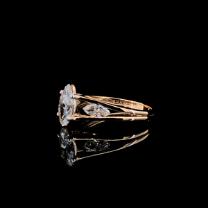 แหวนแต่งงานเพชรทรงมาร์คีส์สามเม็ด ทองคำแท้ 14k ประดับแบบเบเซล - Product Image 3