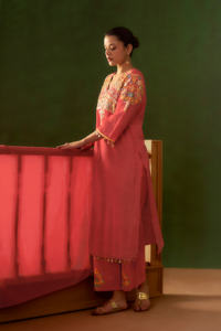 Conjunto de Kurta y Palazzo Bordado en Rosa Coral con Dupatta para Mujer, Ropa Étnica Tradicional para Bodas, Disponible al por Mayor - Product Image 4