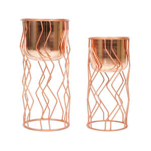 Jardinière en métal finition cuivre avec support en fil métallique à prix de gros - Product Image 1