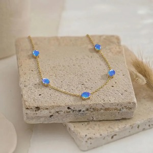Collar Minimalista Chapado en Oro con Ópalo, Cadena para Mujer, Joyería con Piedras Azules Ovaladas en Engaste de Bisel, Accesorio de Moda para Uso Diario - Product Image 6