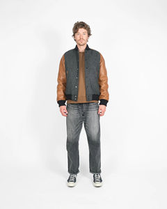 เสื้อแจ็คเก็ตวาร์ซิตี้ แขนหนังสีแทน ผู้ผลิต รับทำโลโก้ ปักคุณภาพสูง ตกแต่งด้วยผ้าปะติด  สไตล์สตรีทแวร์ เสื้อแจ็คเก็ตทีมสำหรับฤดูหนาว - Product Image 2