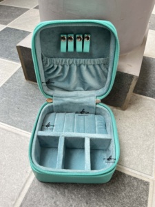 Boîte de rangement pour cosmétiques de maquillage élégant en cuir repoussé à la main Boîte de maquillage faite à la main, boîte de rangement pour salle de bain de couleur turquoise - Product Image 6