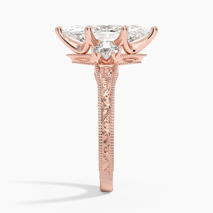Bague de fiançailles en moissanite taille marquise avec bande gravée vintage et pierres latérales - Product Image 6