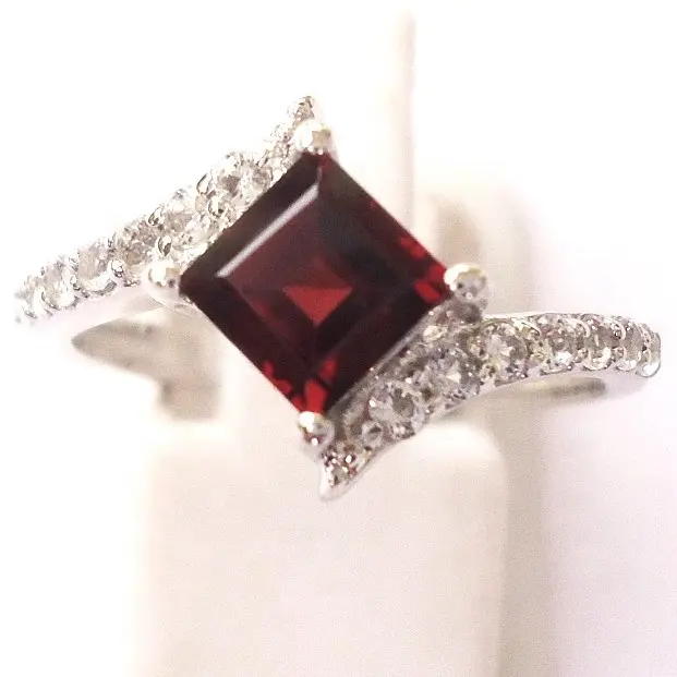 Desain Garnet bentuk persegi 925 cincin pernikahan perak murni cincin perak batu permata Morganite