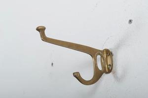 ที่แขวนติดผนังแบบตะขอคู่โลหะเคลือบด้านสไตล์ร่วมสมัยสำหรับโรงแรมและสำนักงาน - Product Image 2