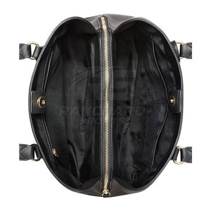 กระเป๋าถือหนังผู้หญิงระดับพรีเมียม กระเป๋าสะพายไหล่สุดหรู หนังแท้คุณภาพสูง ดีไซน์ทันสมัยสำหรับใช้ในชีวิตประจำวัน จุของได้เยอะ - Product Image 3