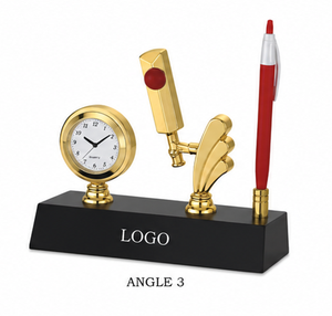 Trophée de cricket plaqué or avec horloge et porte-stylo, récompense sportive, objet de décoration de bureau avec base en bois - Product Image 2