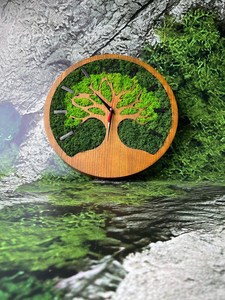 นาฬิกาแขวนผนังไม้ดีไซน์เฉพาะตัว ประดับมอสคงรูป ไม่มีเสียงติ๊ก นาฬิกาแขวนผนังทำจากมอสและไม้สั่งทำพิเศษ นาฬิกาลายพฤกษศาสตร์ ของขวัญสำหรับตกแต่งบ้าน - Product Image 2