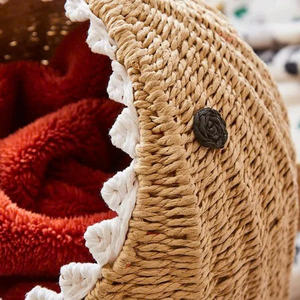 Un toque divertido para habitaciones infantiles sin ir demasiado por delante de la moda. Haz la diferencia con nuestra cesta de almacenamiento tejida con diseño de tiburón para niños. - Product Image 5