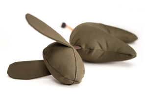 Dummy d'entraînement réaliste pour chiens de chasse, avec corps en fourrure et queue orange, cible en tissu durable, taille unique, couleur unie - Product Image 2