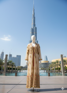 Kaftan Royal Gold Sheer : Broderie florale complexe et accents cramoisies. L'élément phare ultime pour les occasions sophistiquées - Product Image 2