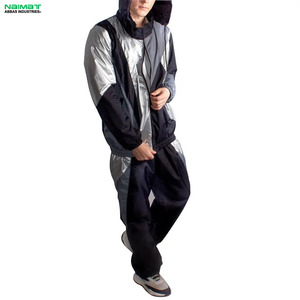 Ensemble de survêtement coupe-vent personnalisé pour homme – Veste de sport et pantalon de jogging en nylon avec fermeture éclair intégrale - Product Image 1