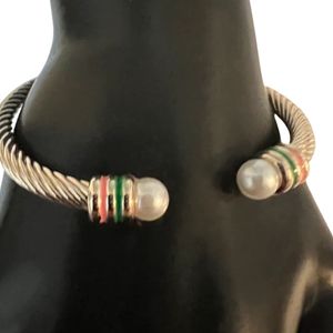 Bracelet manchette en acier inoxydable or rose pour femme – Bijou élégant et tendance, bracelet ouvert, accessoire stylé, cadeau, usage quotidien - Product Image 1