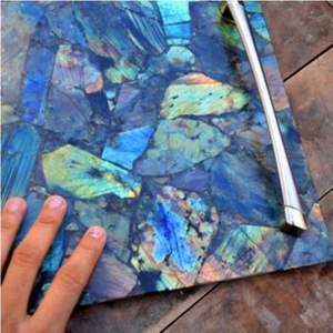 Plateau de service rectangulaire en labradorite naturelle polie, plateau de comptoir vintage en pierre artisanale avec résine époxy - Product Image 6