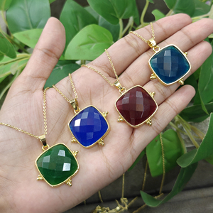 Collier minimaliste en laiton plaqué or 18 carats pour femme, avec pendentif mode et pierre précieuse, idéal pour le quotidien, cadeaux de mariage et d'anniversaire, vente en gros - Product Image 4