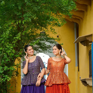 Ensemble Lehenga Choli Prêt-à-Porter de Luxe Brodé de Paillettes, Lehenga Fendy avec Blouse Brodée et Ornée de Paillettes - Product Image 1