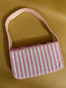 Wholesale Handmade Pink Beaded Tote <b>Bag</b> for Women Luxury Embroidered Insect Design Fashion Handbag OEM Custom Designer Shopping - Product Image 6