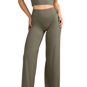 Ensemble de pantalons de yoga évasés personnalisés pour femmes, leggings de fitness taille haute doux, vêtements de sport à jambes larges, fournisseur OEM ODM - Product Image 1