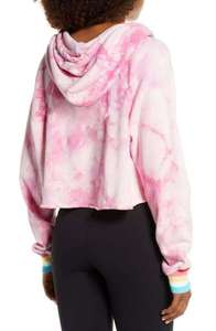 เสื้อฮู้ดครอปสีชมพูแบบย้อมสีไทไดสั่งทำขายส่งสำหรับผู้หญิง แขนเสื้อสีรุ้ง สไตล์สตรีทแวร์ ทรงหลวม ใส่สบาย เหมาะสำหรับออกกำลังกาย - Product Image 6