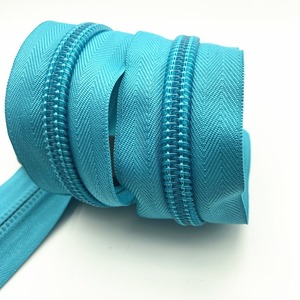 Logo personnalisé 5 #   Rouleau de fermeture éclair long en nylon pour sac à dos de sport, rouleaux de fermeture éclair noirs avec longue chaîne pour sacs de transport - Product Image 2