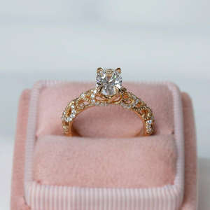 Bague unisexe vintage en or blanc 14 carats avec diamant ovale cultivé en laboratoire IGI, sertie de griffes, pour mariage/fiançailles, idéale pour les anniversaires et les fêtes - Product Image 4