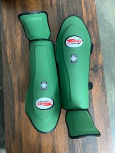 Protector de Boxeo y Espinilleras Premium de Alta Calidad para Gemelos, Todos los Colores, Equipo de Boxeo Muay Thai con Cierre de Gancho y Bucle, 100% Cuero Vacuno - Product Image 5