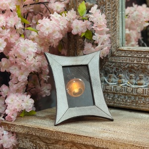 Cadre photo vintage en cuir véritable avec ampoule décorative intégrée - Product Image 1