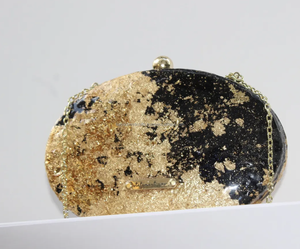 Bolso de Mano de Resina Hecho a Mano con Detalles Dorados de Lujo, Perfecto para Eventos Formales, Bolso de Mano de Resina Moderno - Product Image 4