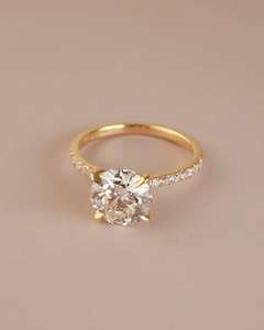 Anillo de Media Banda con Diamante Solitario de Corte Redondo de Lujo, 1.00CT, Cultivado en Laboratorio, con Oro Amarillo de 14K, Joyería Fina para Compromiso, Fiestas y Ocasiones Especiales - Product Image 1