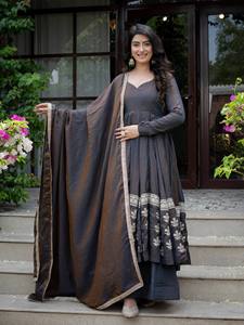 Women's Black Embroidered <b>Lehenga</b> Set With <b>White</b> Floral Border Traditional Indian Pakistani Wedding Wear Floor-Length Loose Fit - Product Image 3