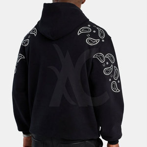 Sudadera con capucha de algodón suave con pedrería y diseño elegante, una excelente opción para looks casuales y de estilo urbano. - Product Image 3