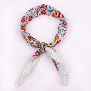 Pañuelo Cuadrado Floral Estampado a Mano en Algodón, Multifuncional, Estilo Casual, Accesorio para Primavera/Verano - Product Image 5