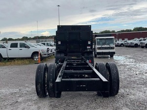 Tracteur routier diesel 6x4 de qualité export, camion lourd pour la logistique et le transport de marchandises sur routes internationales - Product Image 3