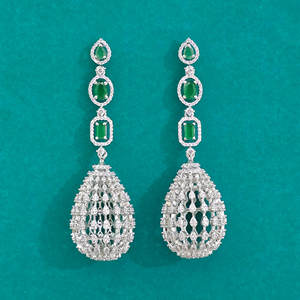 Mayorista y Fabricante de Pendientes Clásicos Americanos con Baño de Rodio, Latón y Circonita 444107 - Product Image 1