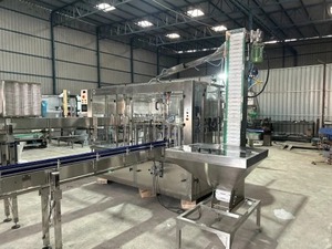 Machine de remplissage automatique d'eau minérale et de boissons, 12 buses, 7200 BPH, équipement d'emballage de bouteilles PET haute précision - Product Image 2