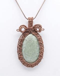 Collier en agate naturelle avec pendentif enroulé de fil de cuivre |   Collier artisanal bohème en pierres précieuses - Product Image 1