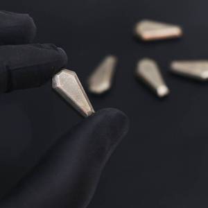 Piedra de pirita natural en forma de ataúd, cuentas de piedras preciosas talladas a mano para la fabricación de joyas, ataúd de momia, figura en miniatura, precio al por mayor. - Product Image 4