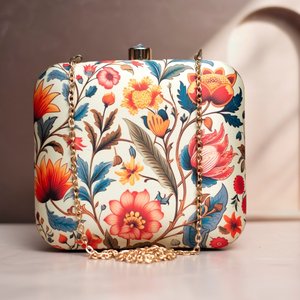 Pochette élégante à imprimé floral ethnique pour femmes, idéale pour les occasions formelles et festives - Product Image 1