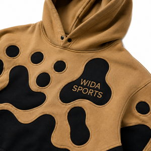 Sudadera con Capucha Extra Grande Personalizada en Color Marrón Camel y Negro con Apliques - Product Image 5